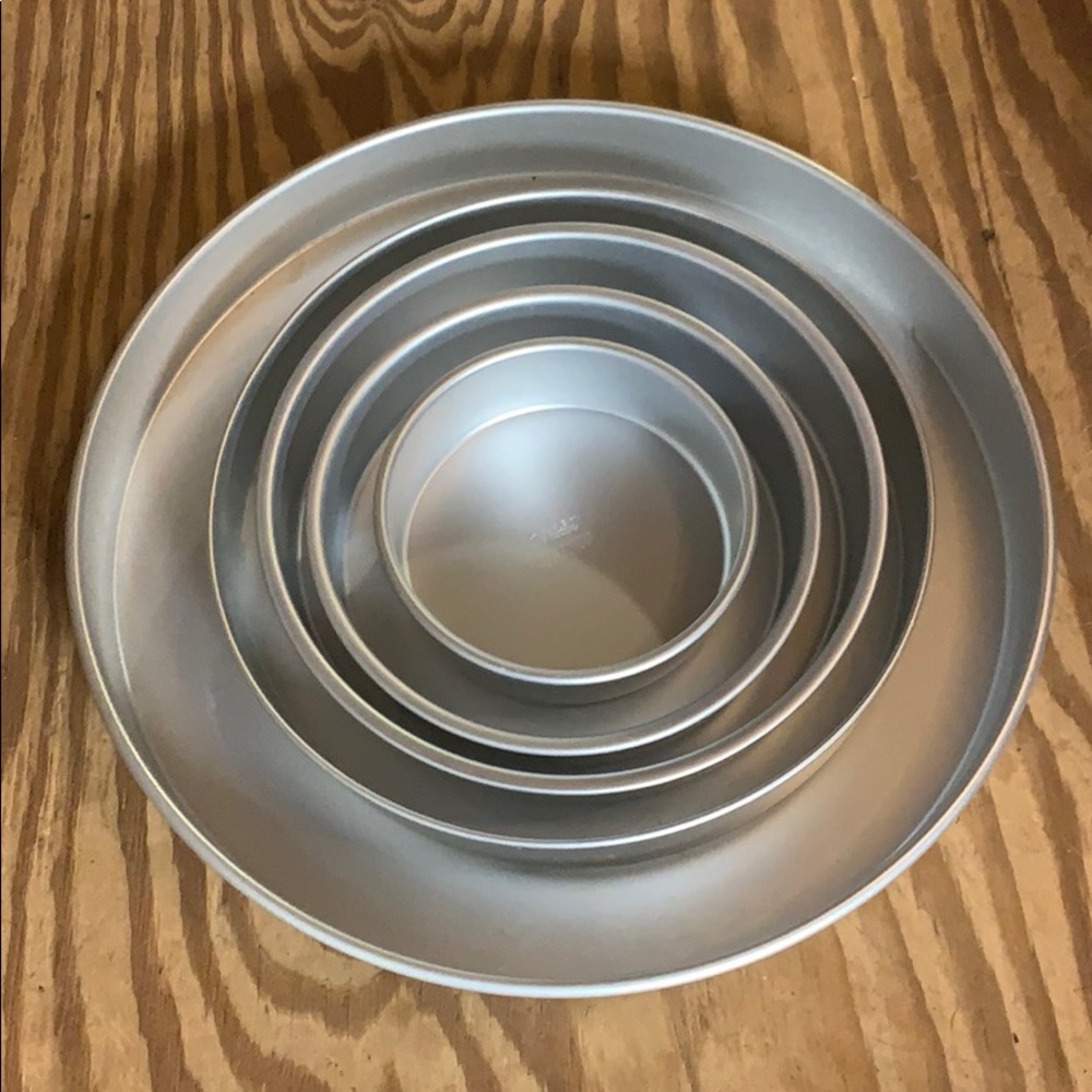 5 round Wilton Cake Pans